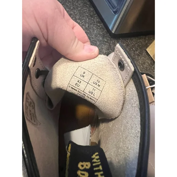 New DR. MARTENS 1460 SMOOTH LEATHER BOOTS - VINTAGE TAUPE - Picture 8 of 12